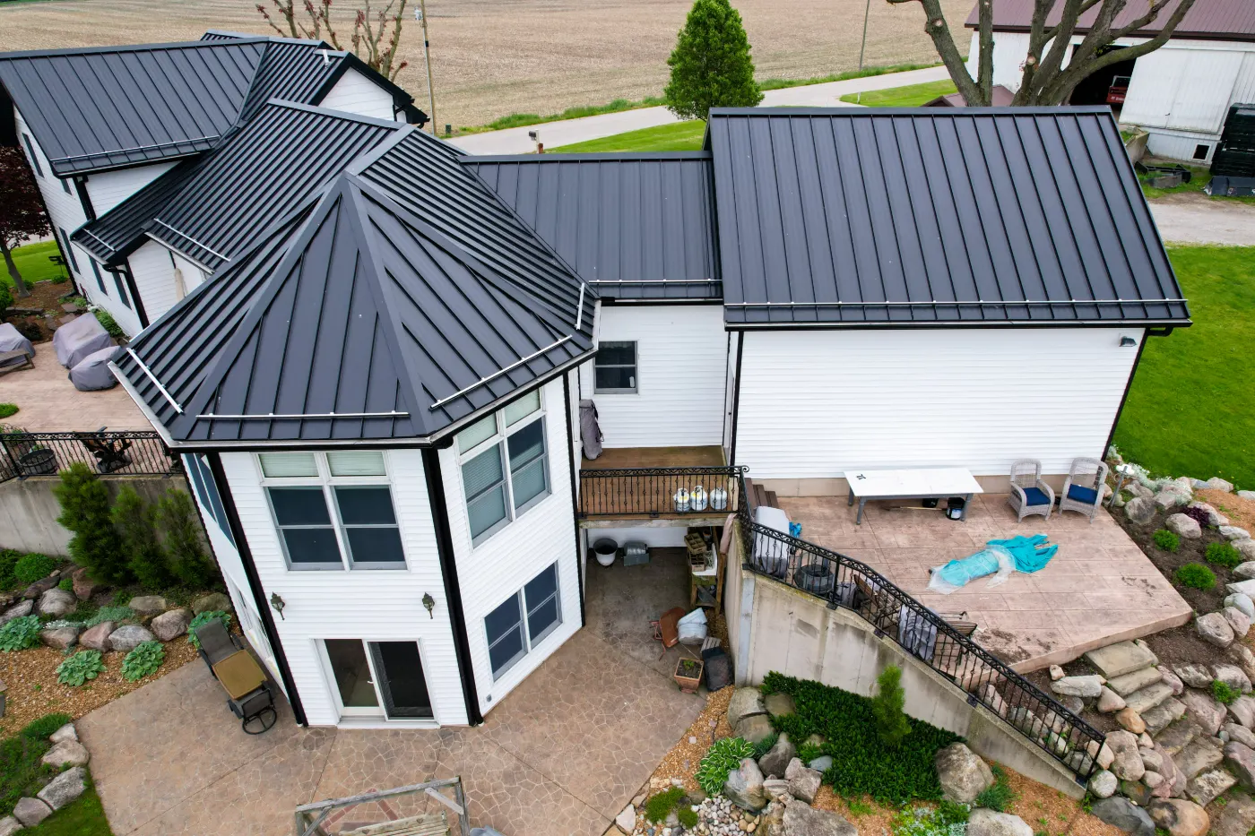 Siding installation documented in Lochaven